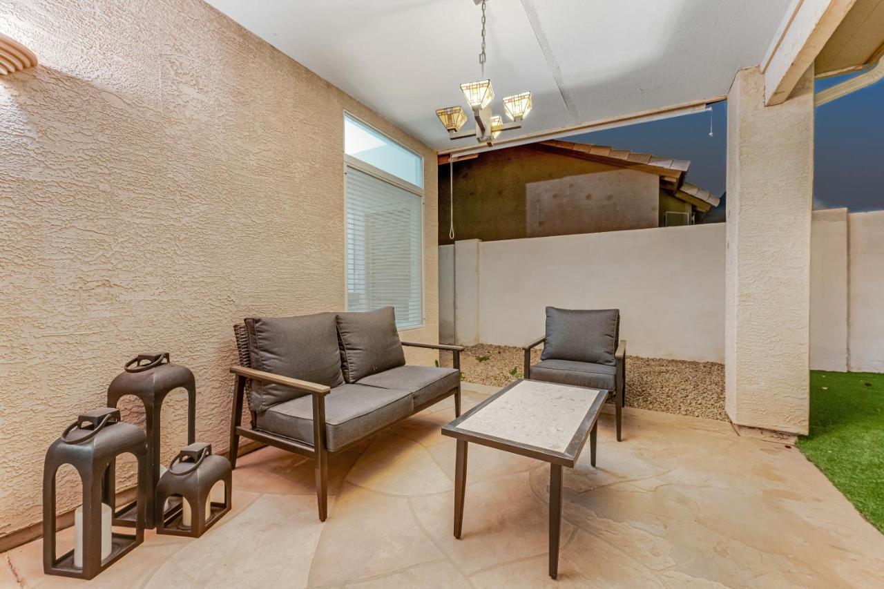 Pura Vida Villa Goodyear Exteriör bild